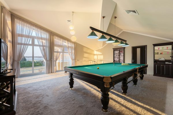 Un billard convertible : élégance et praticité pour votre intérieur
