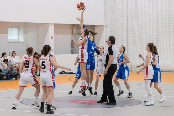 Comment structurer un entraînement de pliométrie pour maximiser la détente verticale chez les jeunes basketteurs?